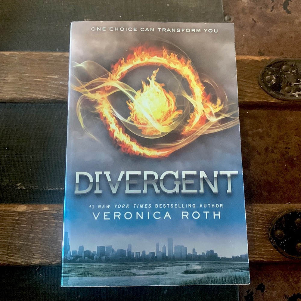 2/$10 Divergent by Veronica Roth